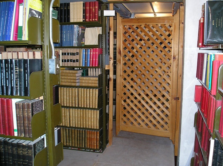 The wood door of the Index Room photo 2